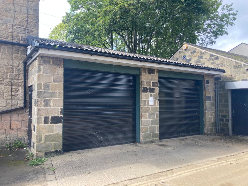 Light industrial to let in Sandford Place, Leeds LS5, £8,000 pa