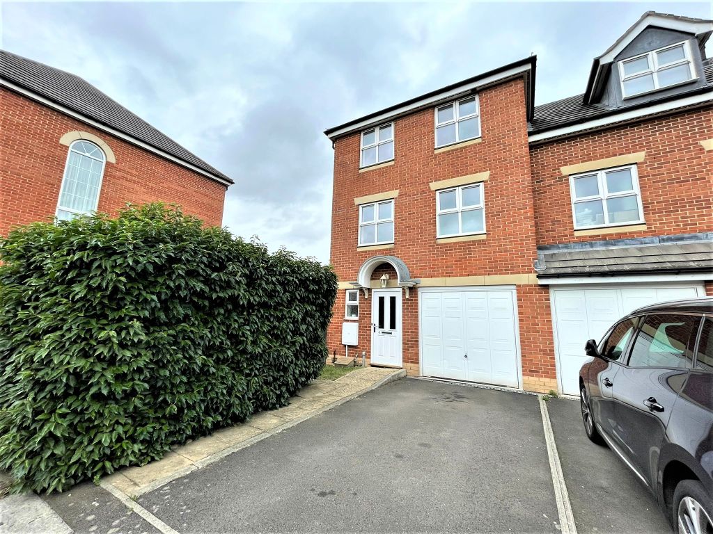 4 bed town house to rent in Usher Close, Bedford MK42, £1,900 pcm