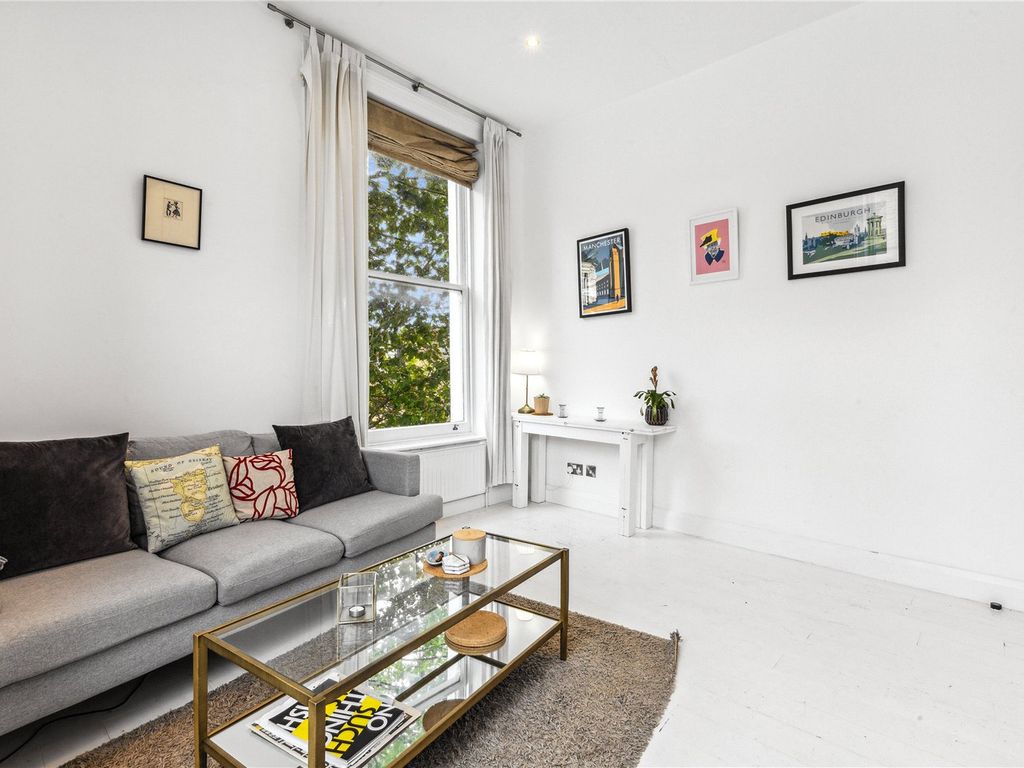 2 bed flat for sale in Lansdowne Gardens, London SW8, £530,000