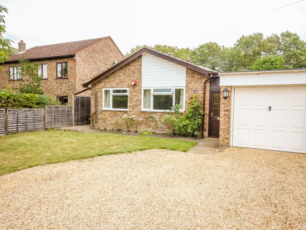 3 bed detached bungalow for sale in Barton Road, Haslingfield, Cambridge CB23, £495,000