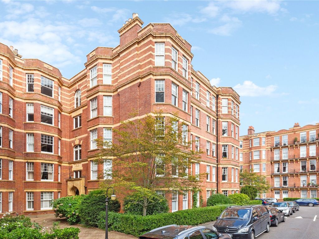 1 bed flat for sale in Sutton Court, Fauconberg Road W4, £425,000