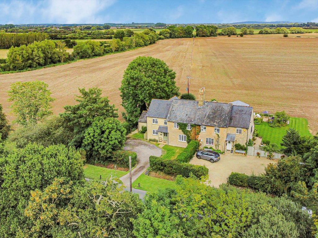 4 bed semi-detached house for sale in Bampton, Oxfordshire OX18, £800,000