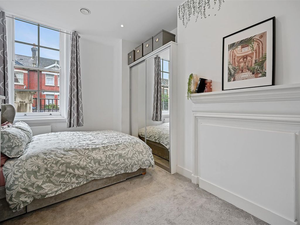 1 bed flat for sale in Acton Town Hall, Winchester Street, Acton, London W3, £375,000