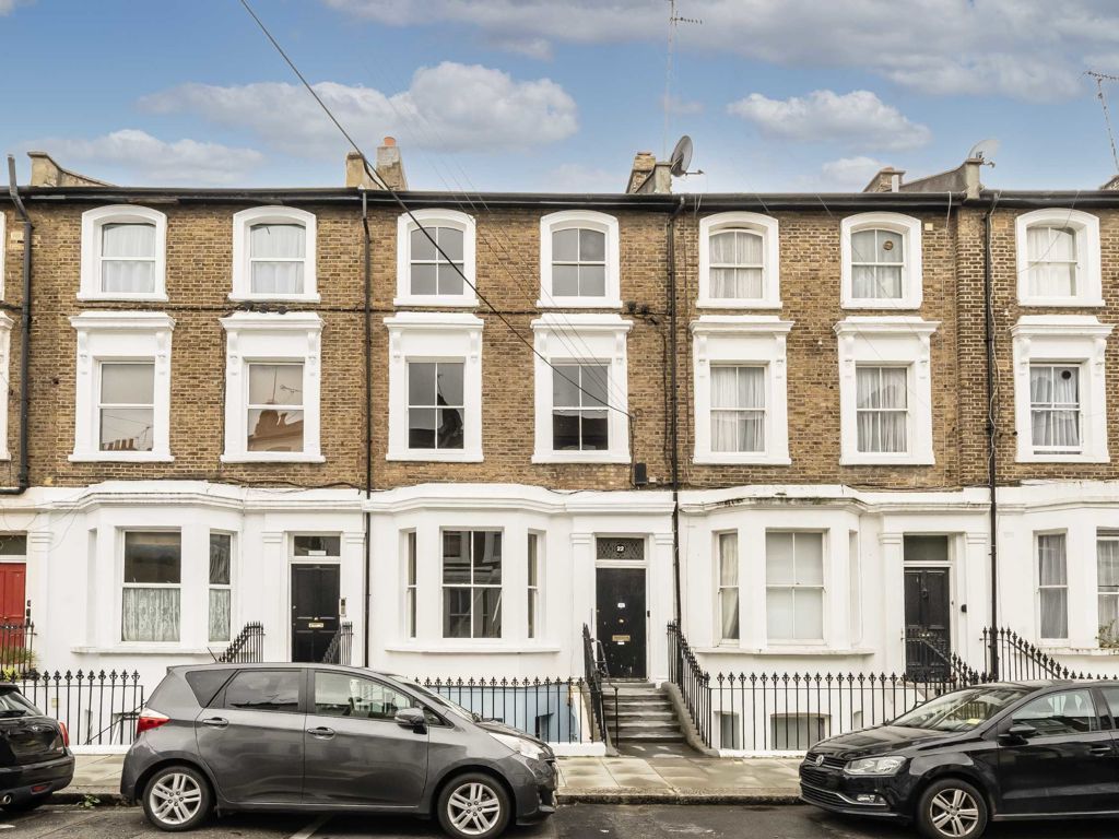 2 bed flat for sale in Overstone Road, London W6, £625,000