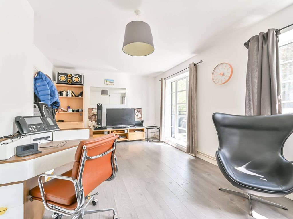 2 bed flat for sale in Camberwell Grove, Camberwell, London SE5, £450,000