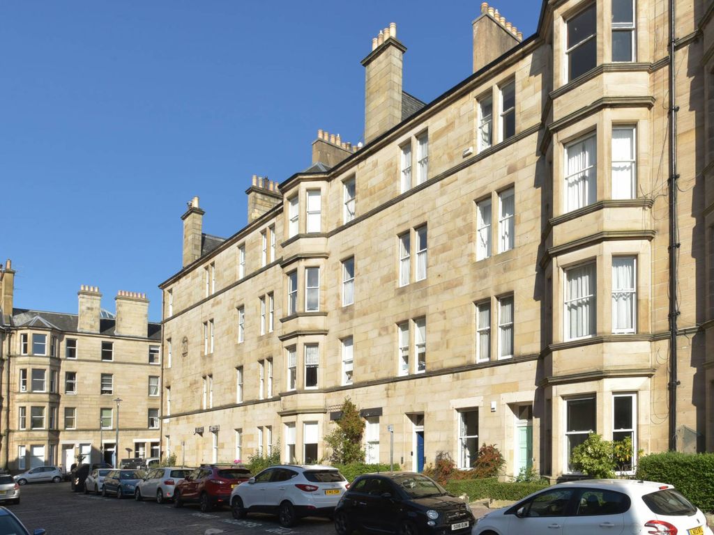 4 bed flat for sale in Bruntsfield Gardens, Edinburgh EH10, £525,000