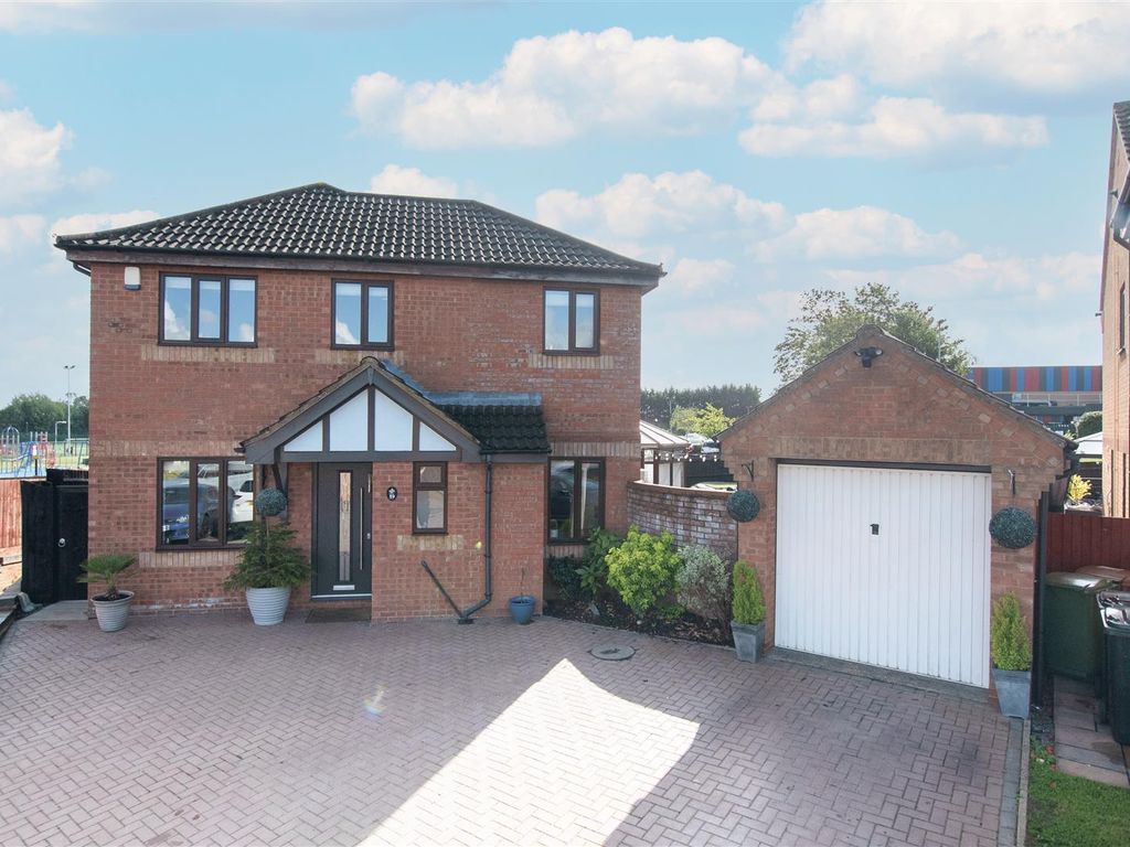 4 bed detached house for sale in Ashby Close, Wellingborough NN8, £379,995