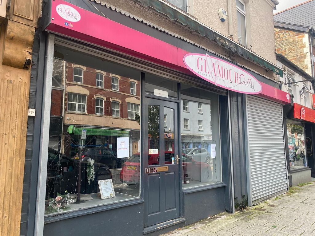 Retail premises to let in Commercial Street, Maesteg CF34, £9,000 pa
