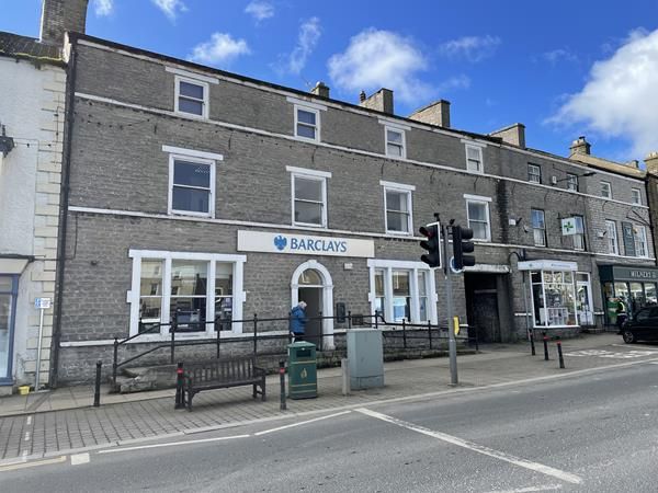 Commercial property to let in 8, Market Place, Leyburn, North Yorkshire DL8, £27,500 pa