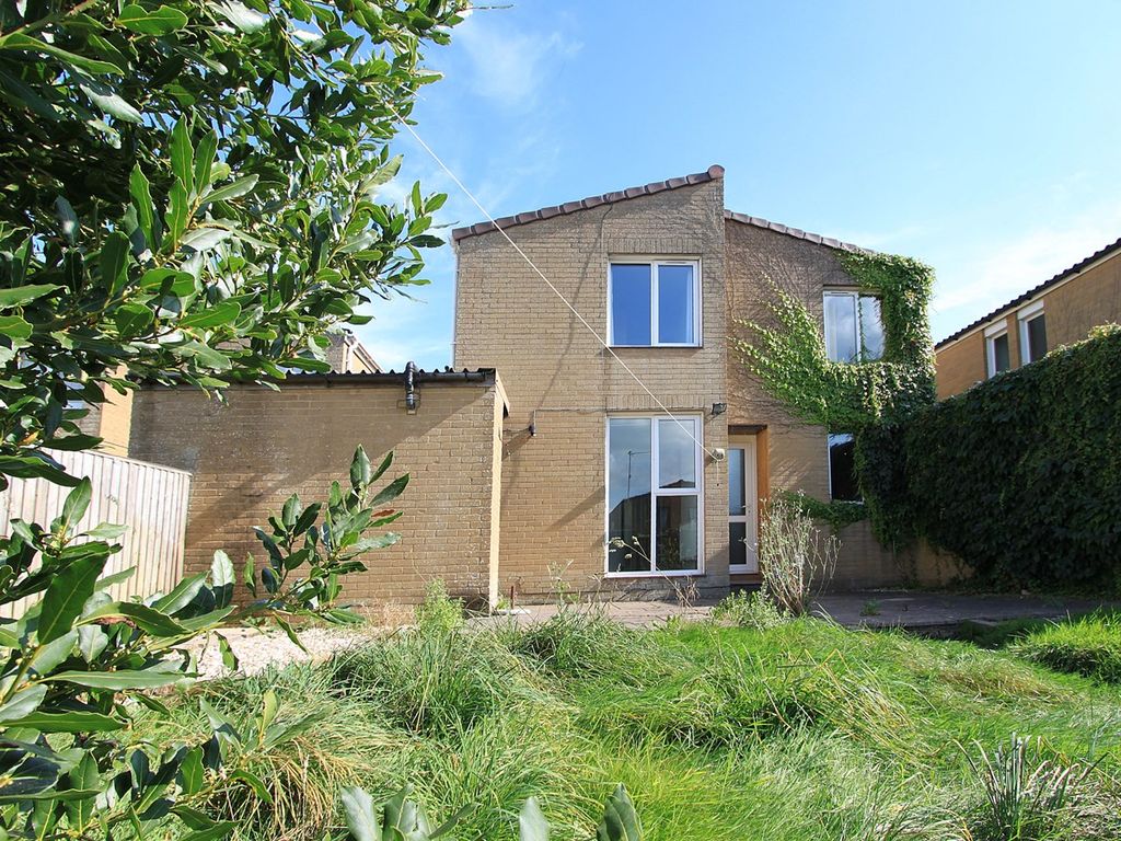4 bed detached house for sale in Solent Way, Thornbury, South Gloucestershire BS35, £375,000