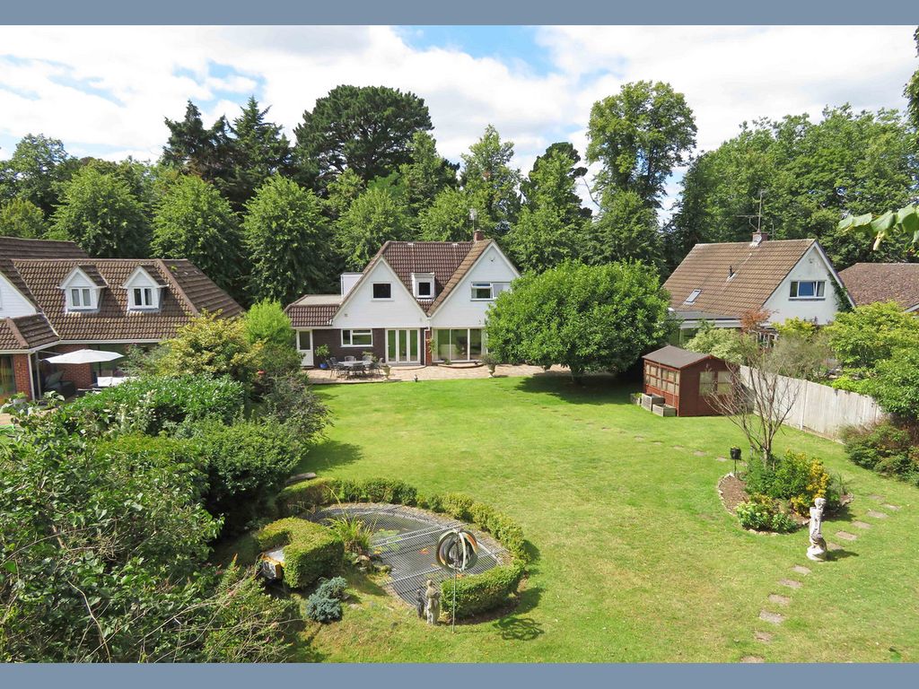 6 bed detached house for sale in Sheephouse Road, Maidenhead SL6, £1,350,000