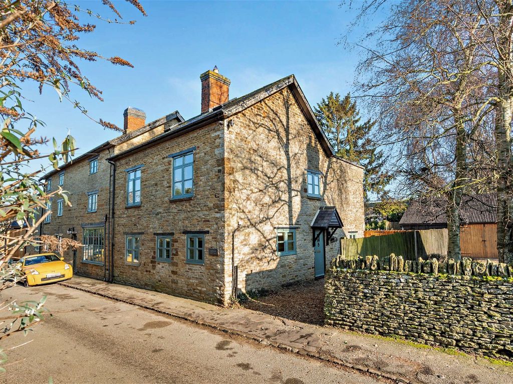 5 bed cottage for sale in Baker Street, Farthinghoe, Northamptonshire NN13, £500,000