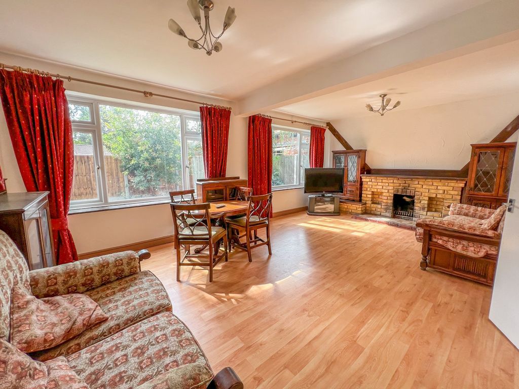 3 bed property for sale in Branksome Avenue, Hockley SS5, £375,000
