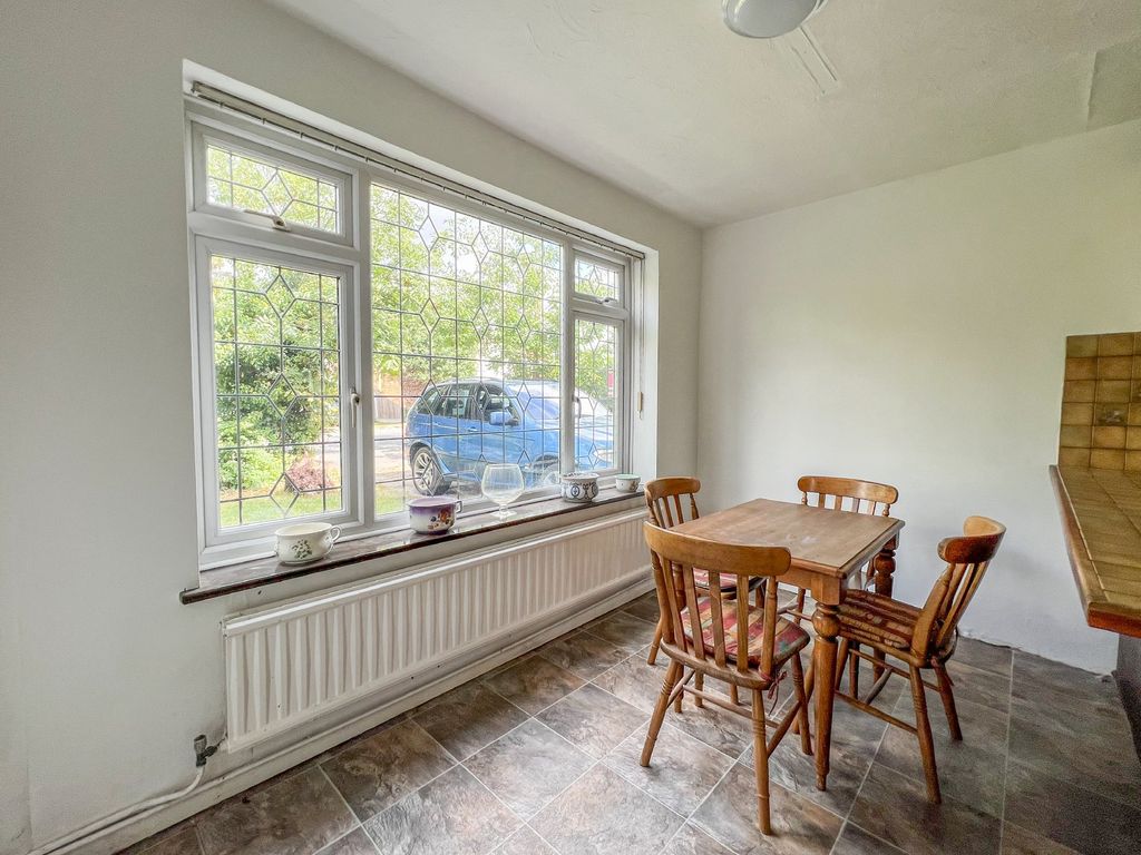 3 bed property for sale in Branksome Avenue, Hockley SS5, £375,000