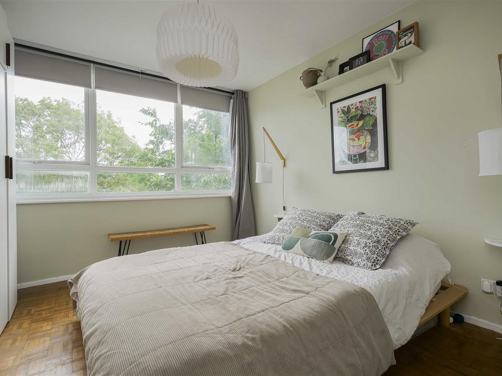 2 bed flat for sale in Arlington Road, Twickenham TW1, £475,000