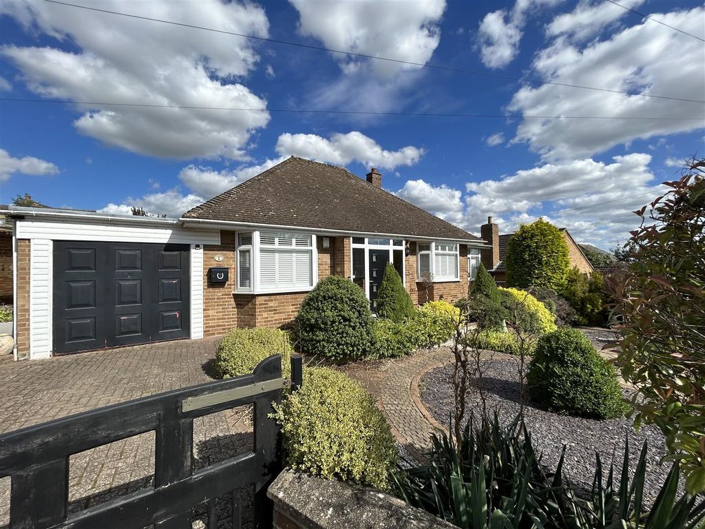 3 bed detached bungalow for sale in The Row, Sutton, Ely CB6, £425,000