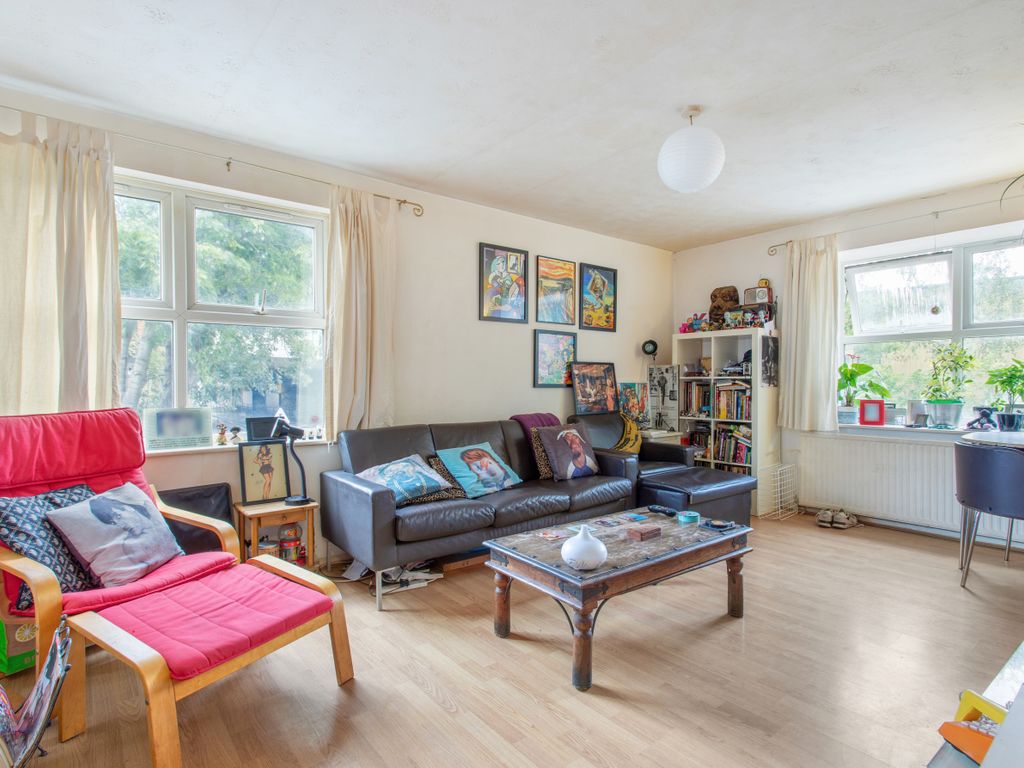 2 bed flat for sale in Barker Drive, London NW1, £399,950