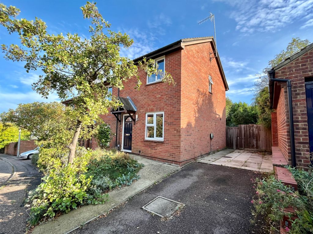 2 bed end terrace house for sale in Sweet Mead, Saffron Walden CB10, £350,000