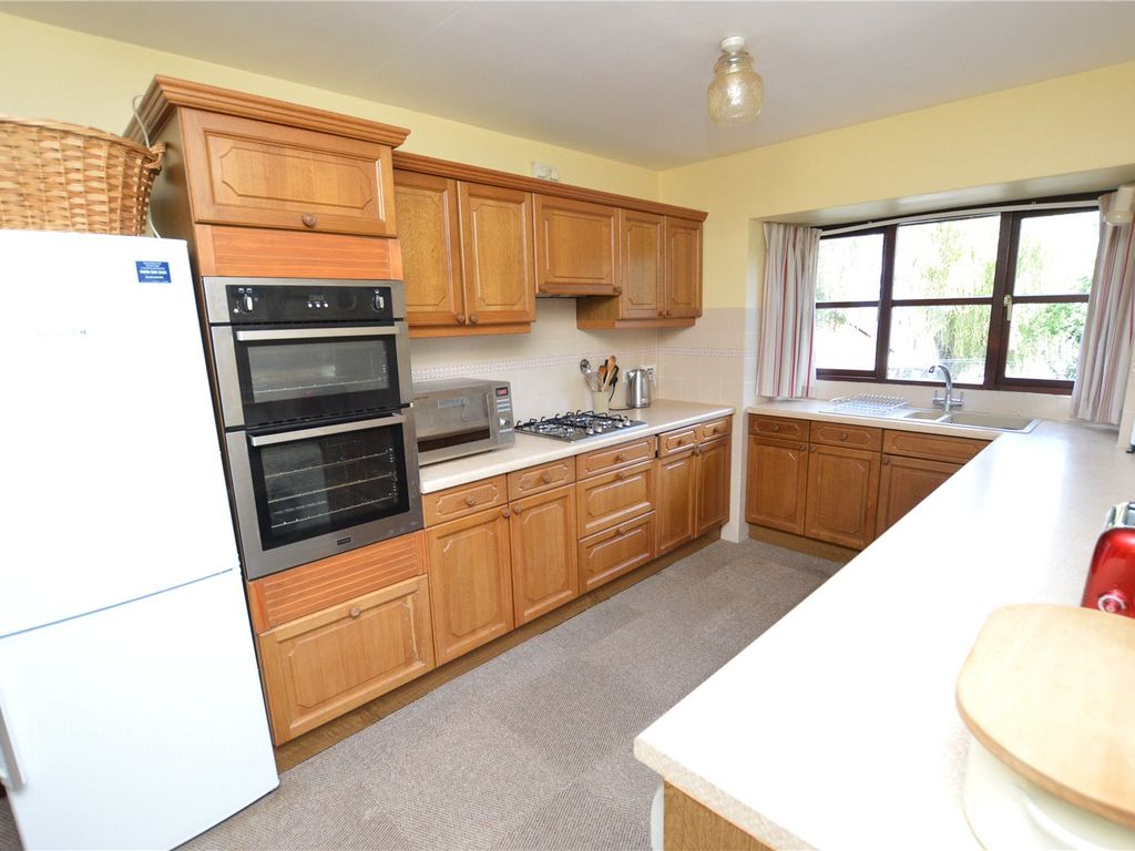 3 bed detached house for sale in Park Road, Toddington, Dunstable LU5, £400,000