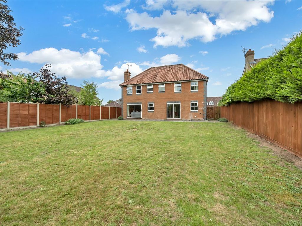5 bed detached house for sale in Arlington Way, Thetford IP24, £495,000