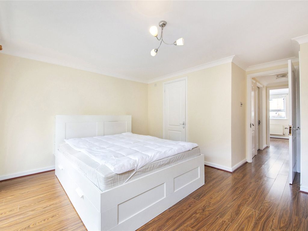 2 bed maisonette for sale in Schooner Close, Cubitt Town E14, £475,000