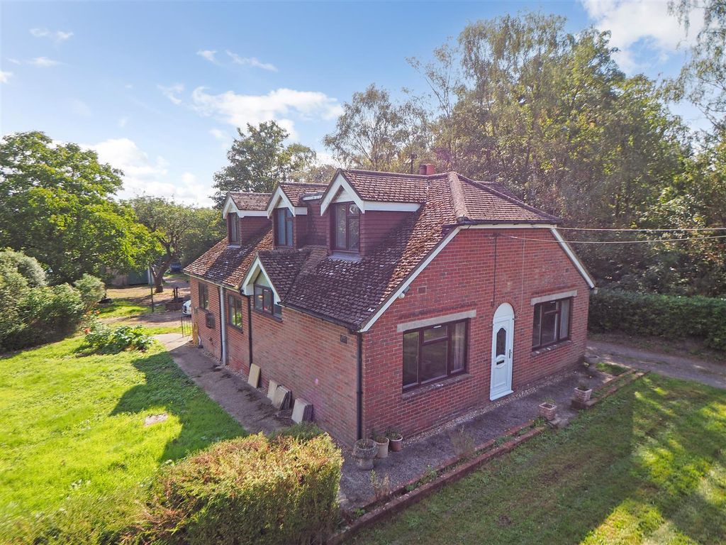 4 bed detached house for sale in New Road, Landford, Wiltshire SP5, £875,000