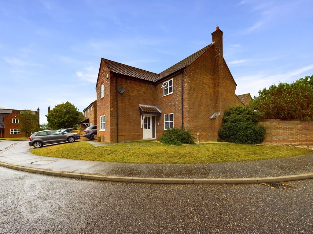 4 bed detached house for sale in Jenkinsons Pightle, Bedingham, Bungay NR35, £485,000