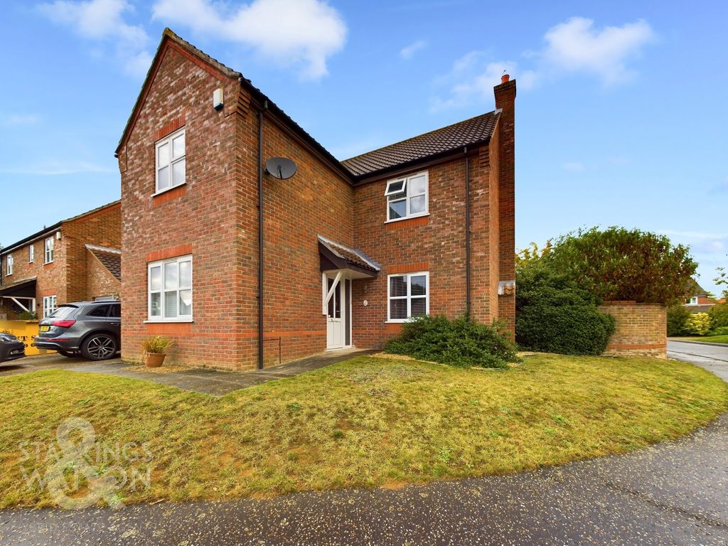 4 bed detached house for sale in Jenkinsons Pightle, Bedingham, Bungay NR35, £485,000