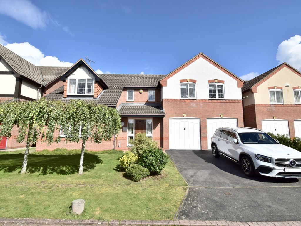 5 bed detached house for sale in Edgeley Close, Heathley Park, Leicester LE3, £600,000