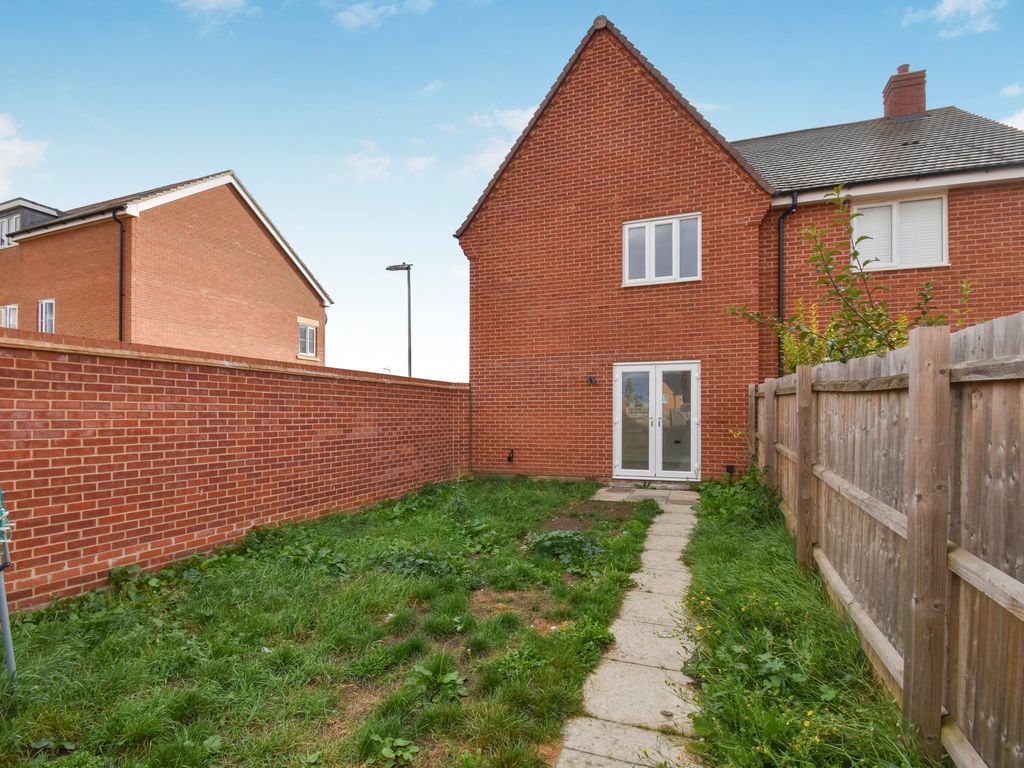 3 bed end terrace house for sale in Wilson Close, Biggleswade SG18, £375,000