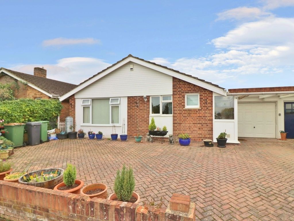 3 bed detached bungalow for sale in Nordik Gardens, Hedge End SO30, £400,000