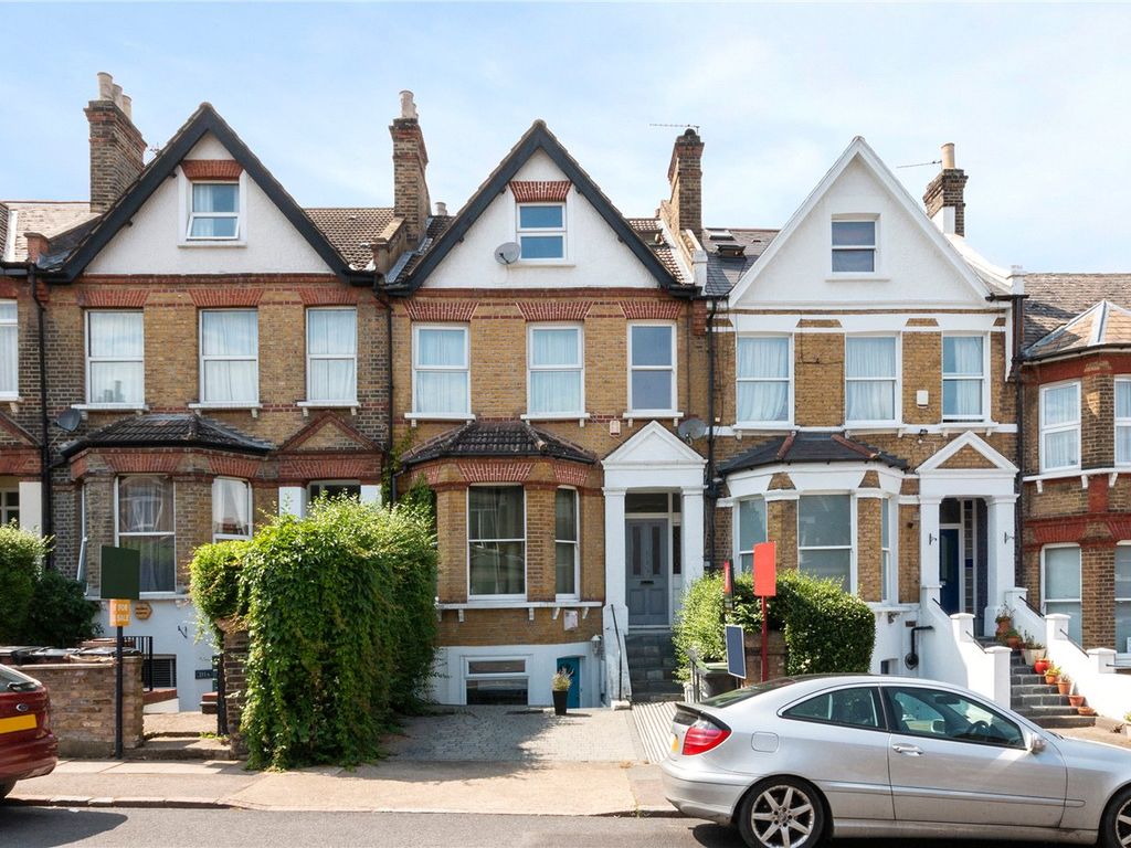 2 bed flat for sale in Devonshire Road, Forest Hill SE23, £450,000