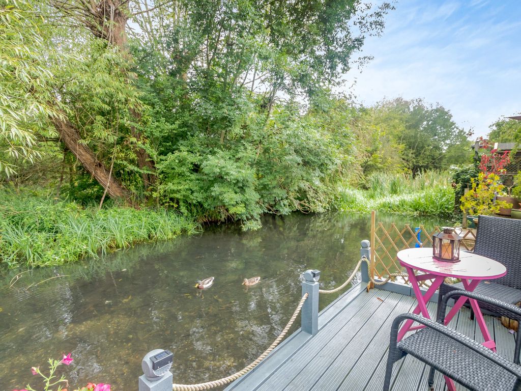 4 bed town house for sale in Waterside, Chesham HP5, £575,000
