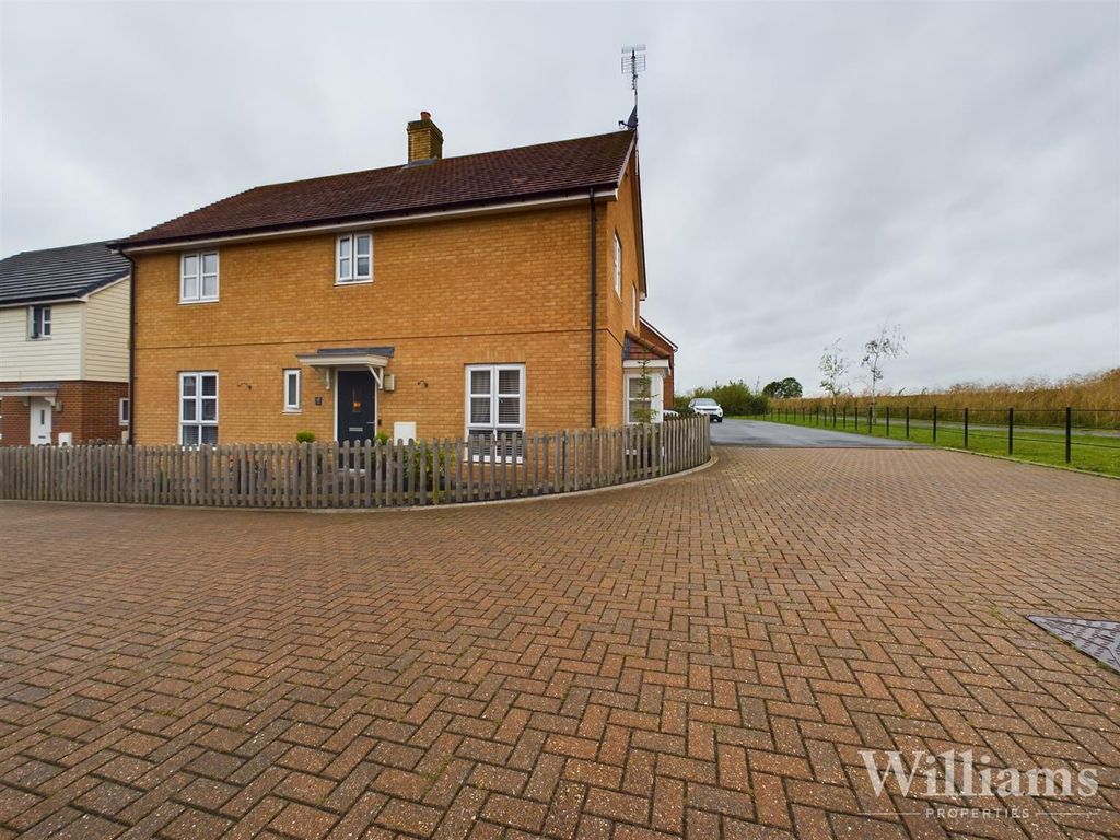 4 bed detached house for sale in Ashmead Street, Berryfields, Aylesbury HP18, £550,000