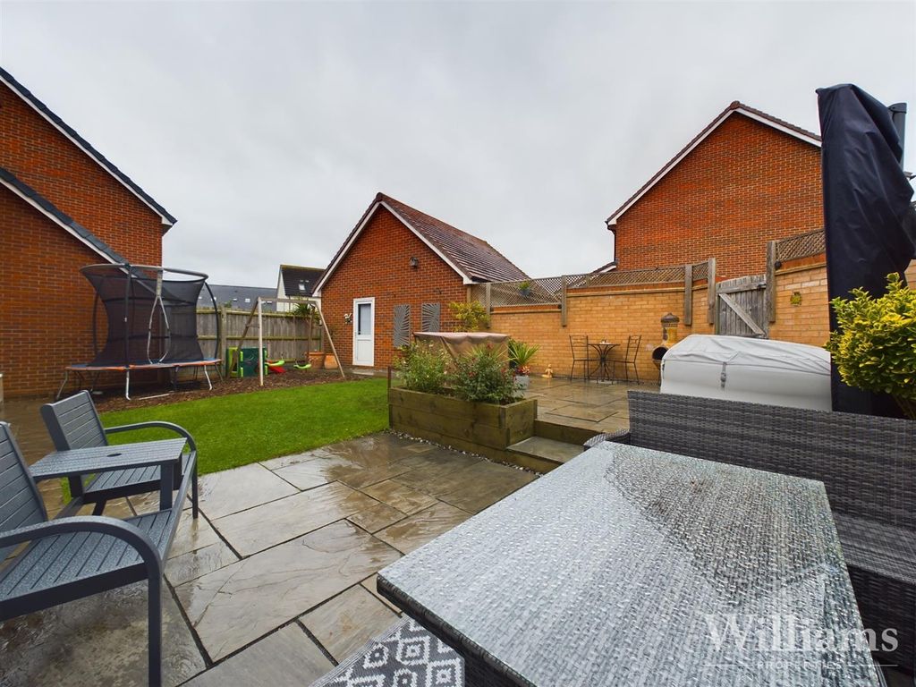 4 bed detached house for sale in Ashmead Street, Berryfields, Aylesbury HP18, £550,000