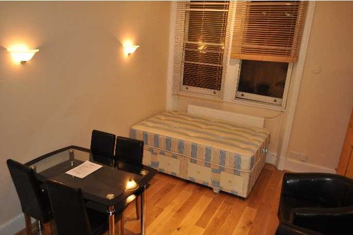 Room to rent in Holland Road, Holland Park/Shepherds Bush W14, £1,257 pcm