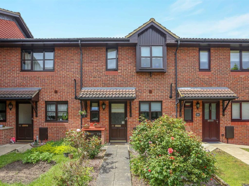 3 bed terraced house for sale in Trent Way, Worcester Park KT4, £475,000