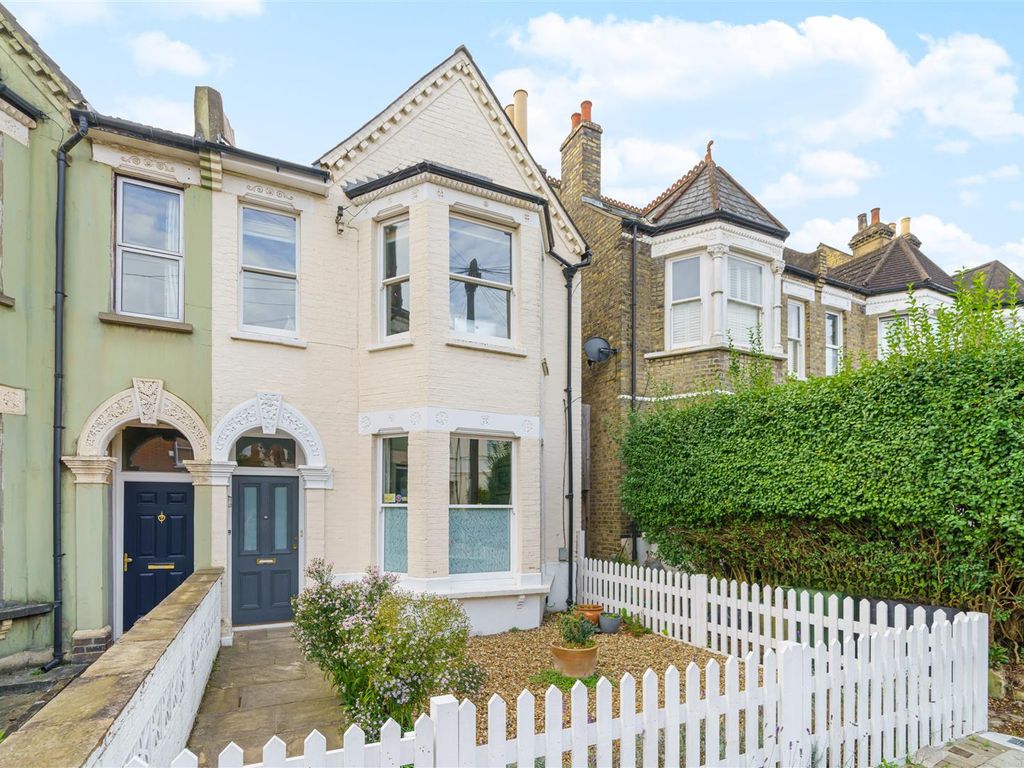3 bed flat for sale in Wolfington Road, West Norwood SE27, £525,000