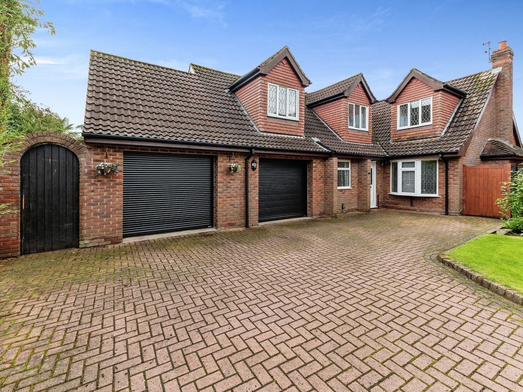 4 bed detached house for sale in All Saints Close, Waltham, Grimsby, Lincolnshire DN37, £399,000