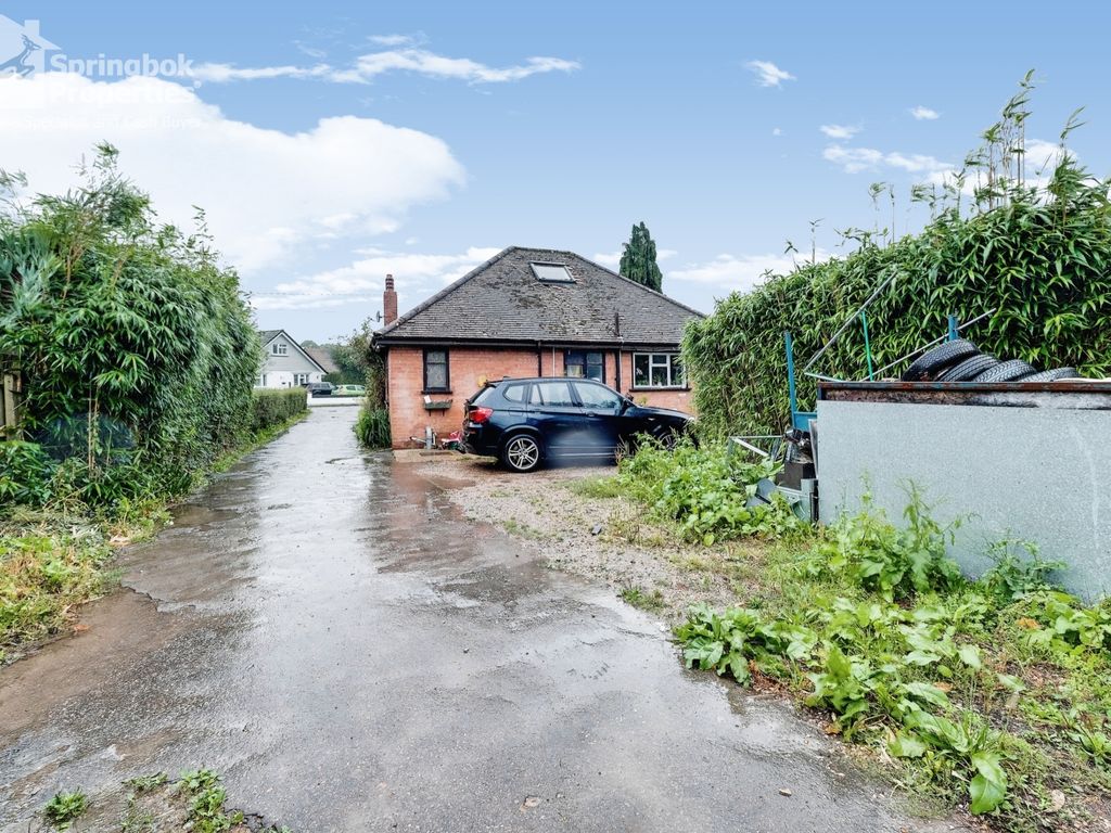 3 bed detached bungalow for sale in Fir Avenue, New Milton, New Milton, Hampshire BH25, £450,000