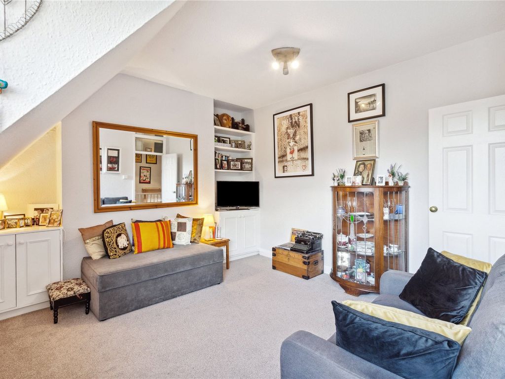 1 bed flat for sale in Stile Hall Gardens, Gunnersbury W4, £350,000