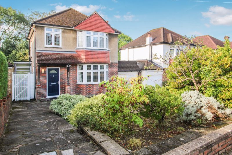 3 bed detached house for sale in Bradmore Way, Coulsdon CR5, £595,000