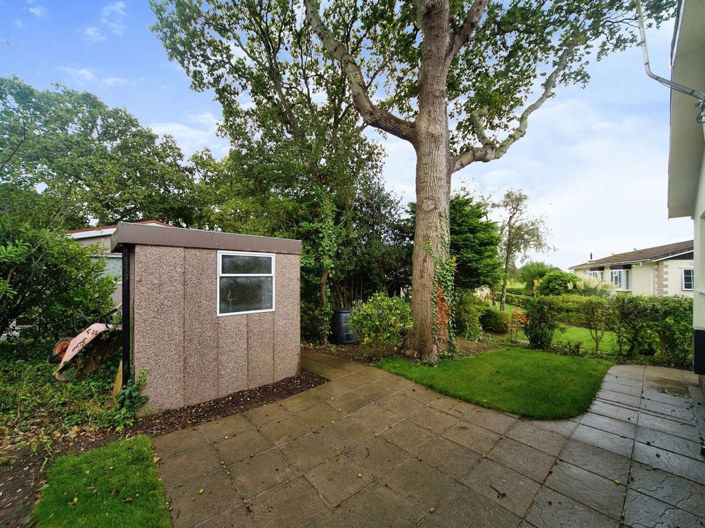 2 bed mobile/park home for sale in Deanland Wood Park, Golden Cross, Hailsham BN27, £190,000