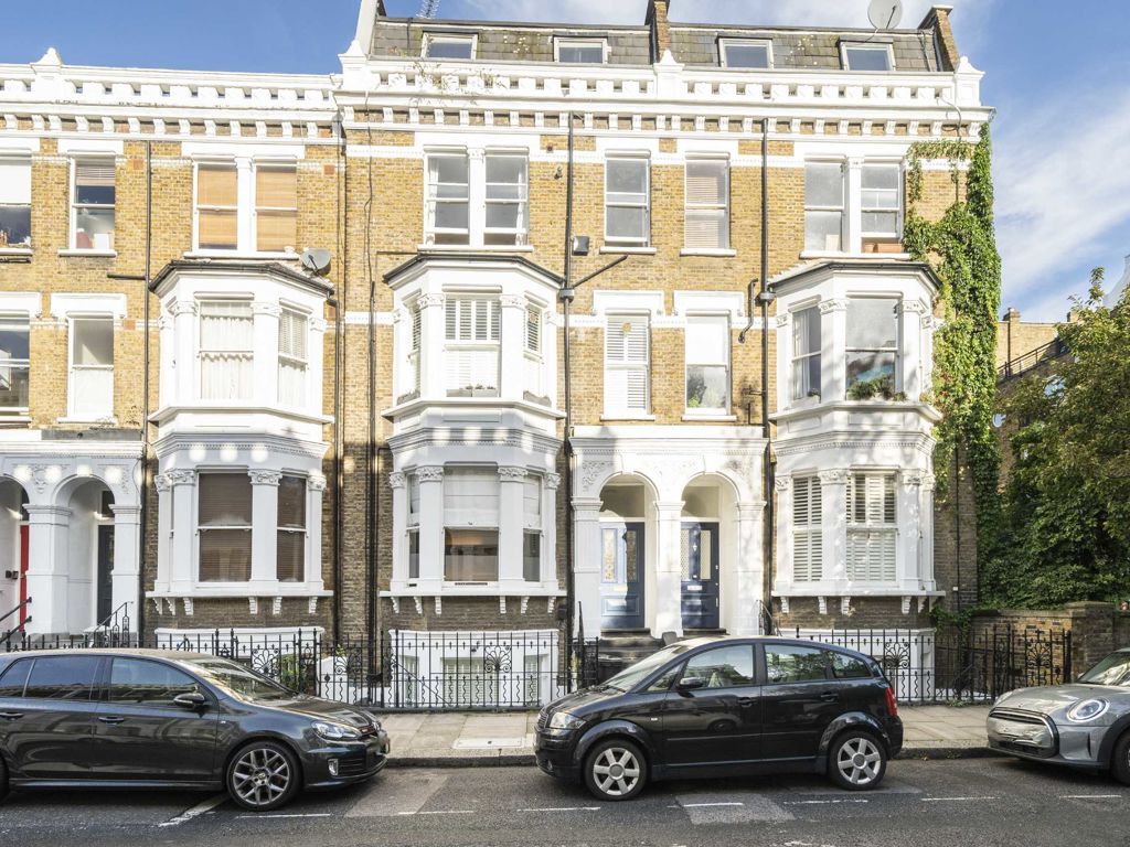 1 bed flat for sale in Bolingbroke Road, London W14, £350,000