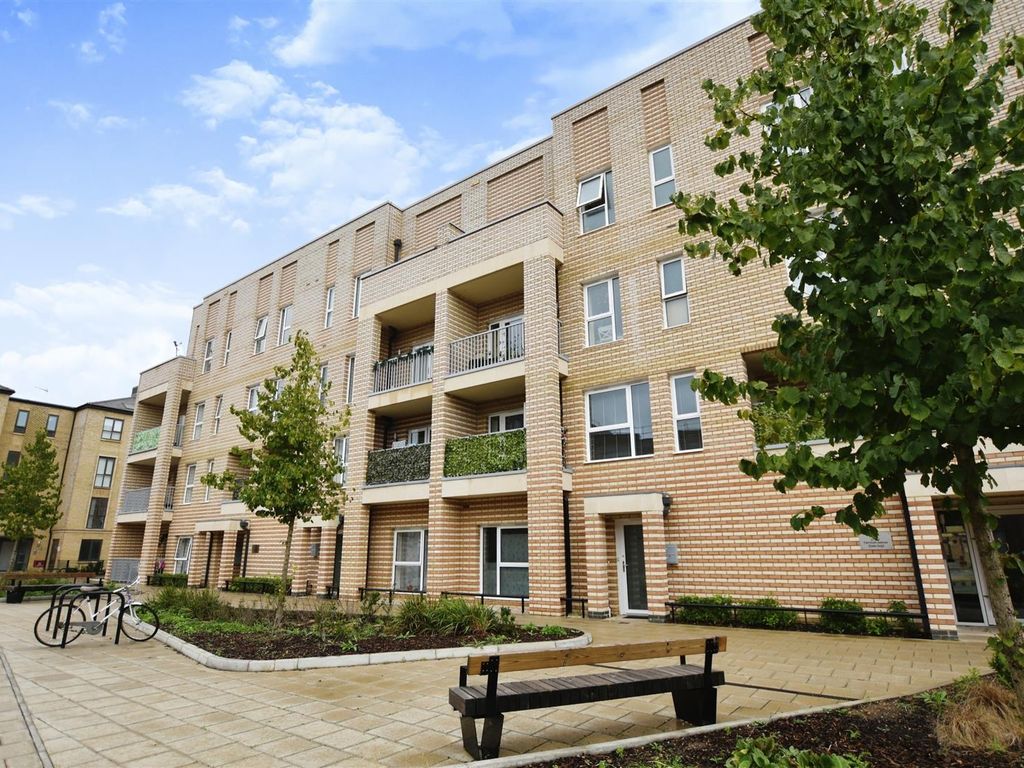 2 bed flat for sale in Falmouth Avenue, Cambridge CB3, £449,995