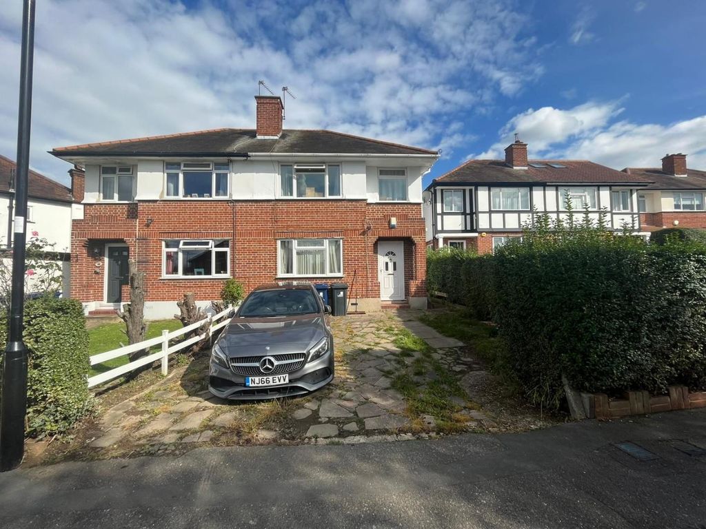 3 bed property for sale in Penn Close, Greenford UB6, £575,000