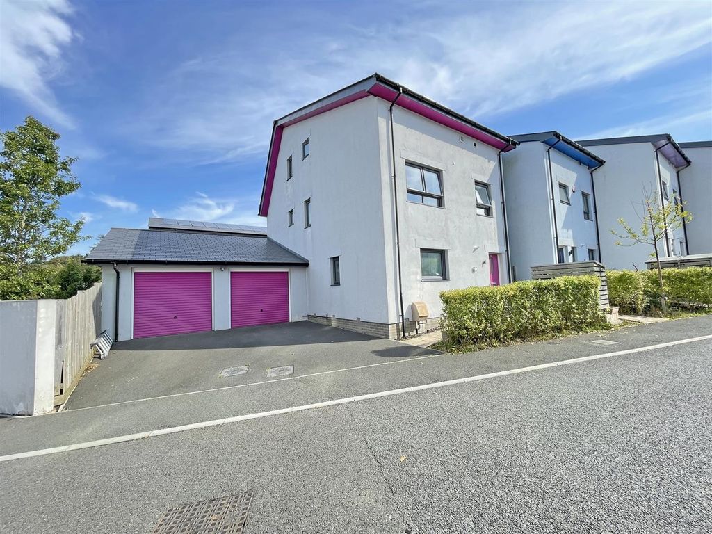 4 bed detached house for sale in Solar Crescent, Derriford, Plymouth PL6, £400,000
