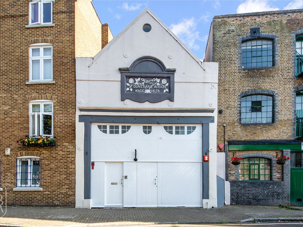 3 bed detached house to rent in Narrow Street, London E14, £6,000 pcm