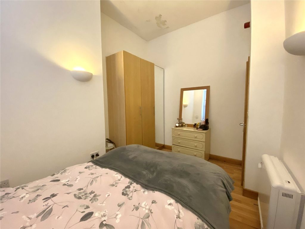 2 bed flat to rent in Shaftesbury Crusade, Bristol BS2, £1,400 pcm