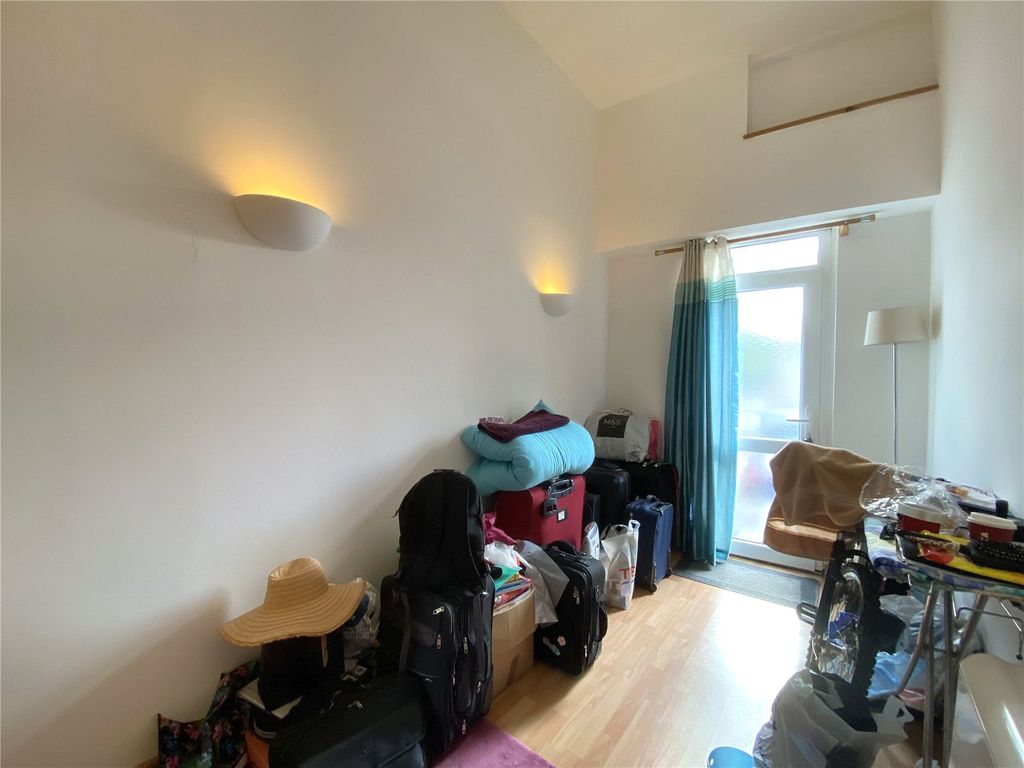 2 bed flat to rent in Shaftesbury Crusade, Bristol BS2, £1,400 pcm